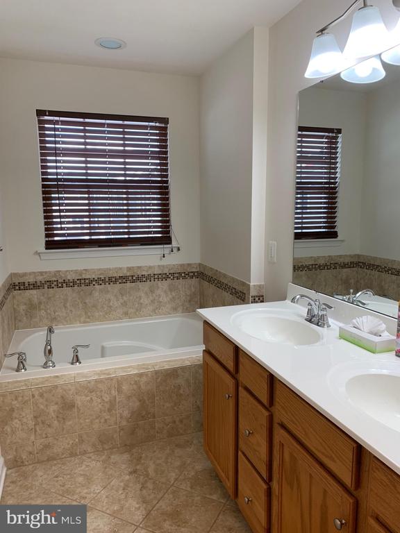 9022 RANDOLPH CIRCLE