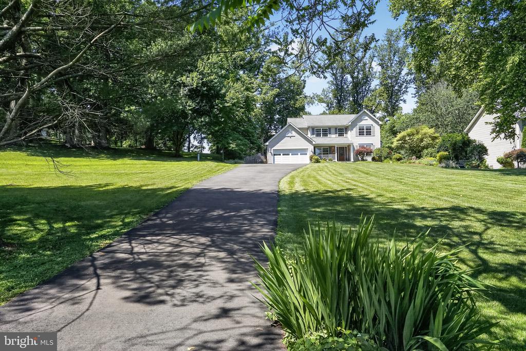 6404 COTSWOLD WAY