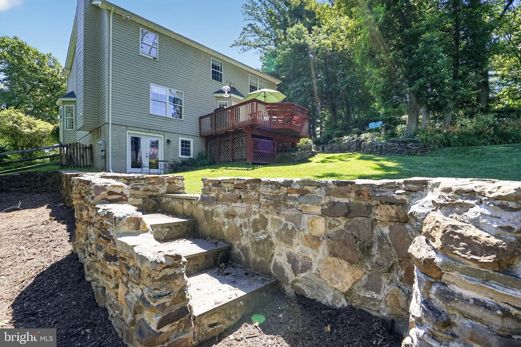 6404 COTSWOLD WAY