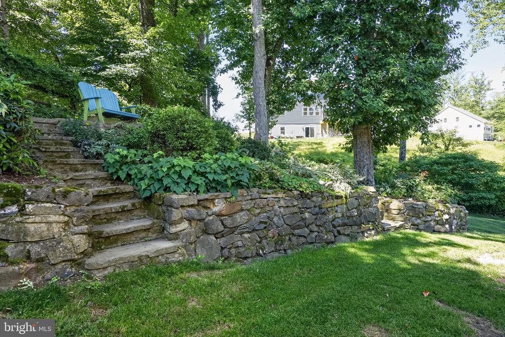 6404 COTSWOLD WAY