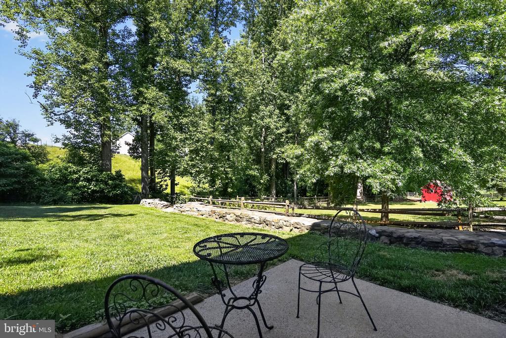 6404 COTSWOLD WAY