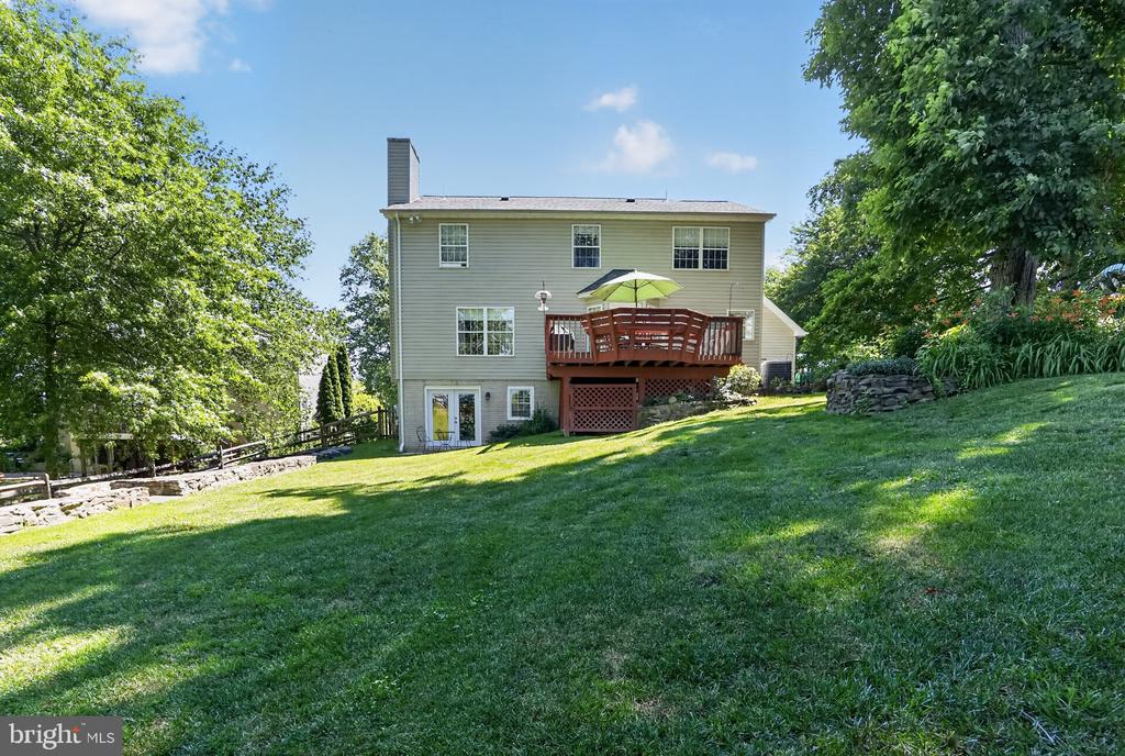 6404 COTSWOLD WAY