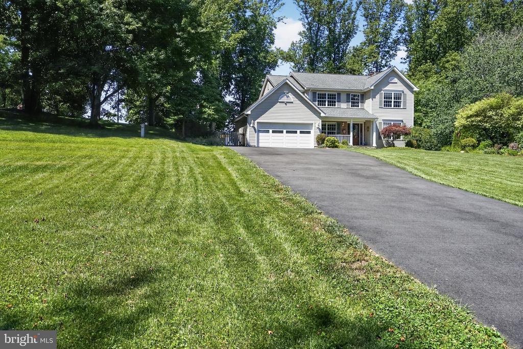 6404 COTSWOLD WAY