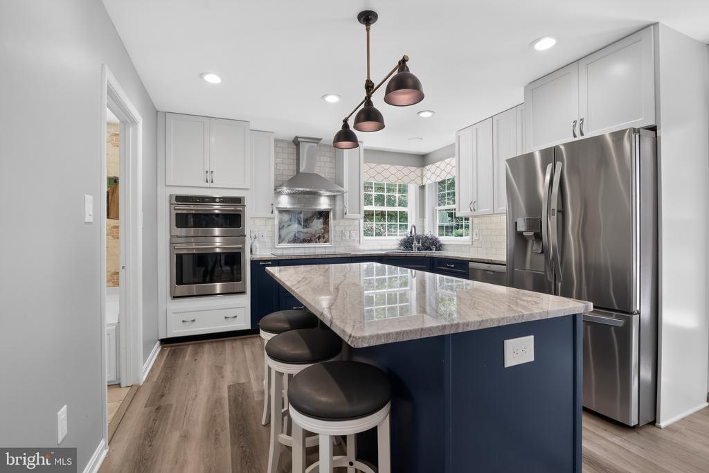 6404 COTSWOLD WAY