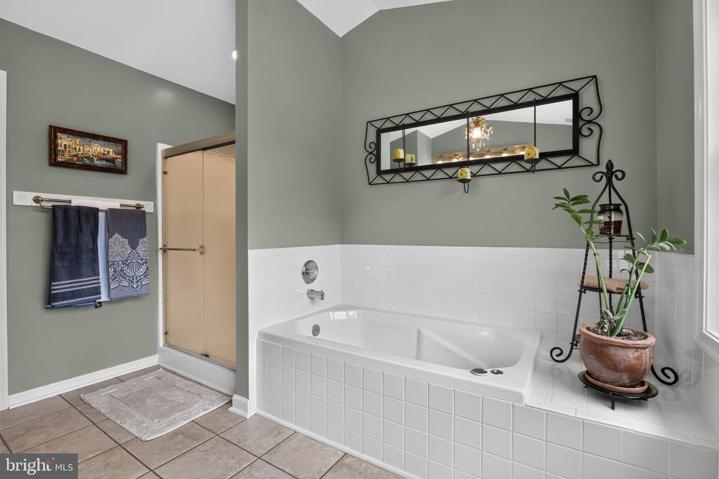 6404 COTSWOLD WAY
