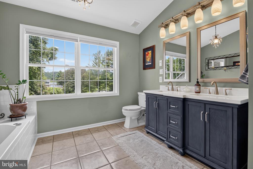 6404 COTSWOLD WAY