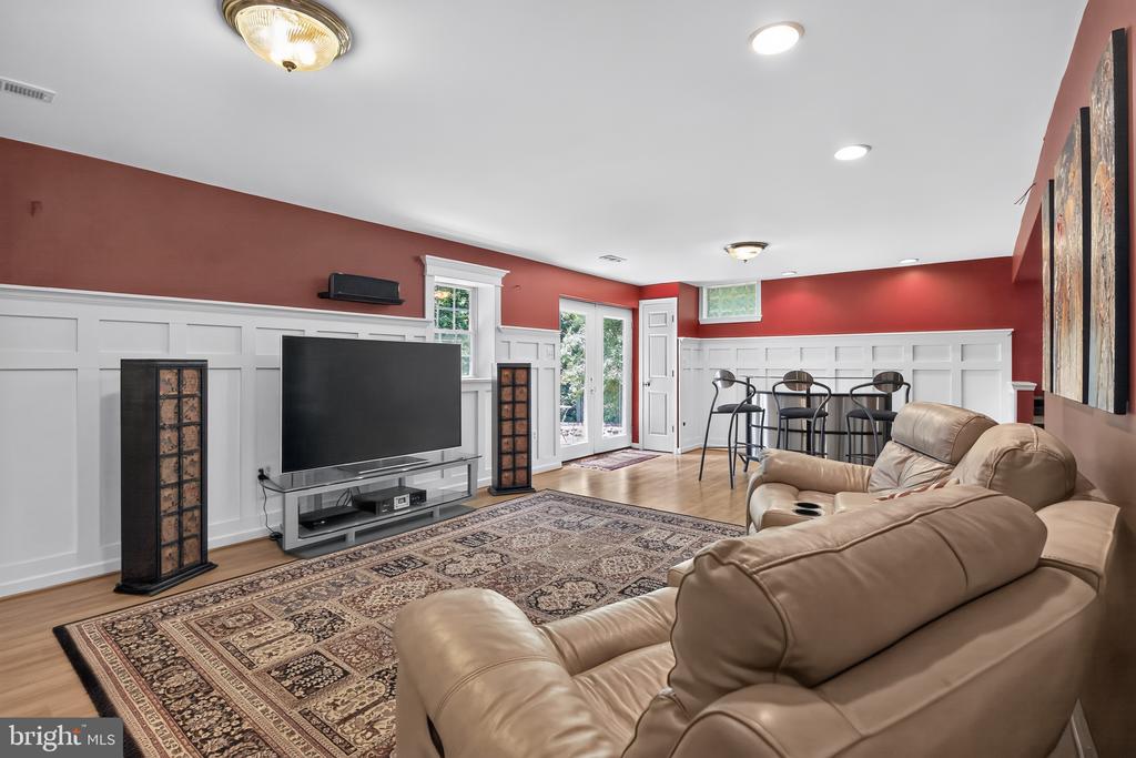 6404 COTSWOLD WAY