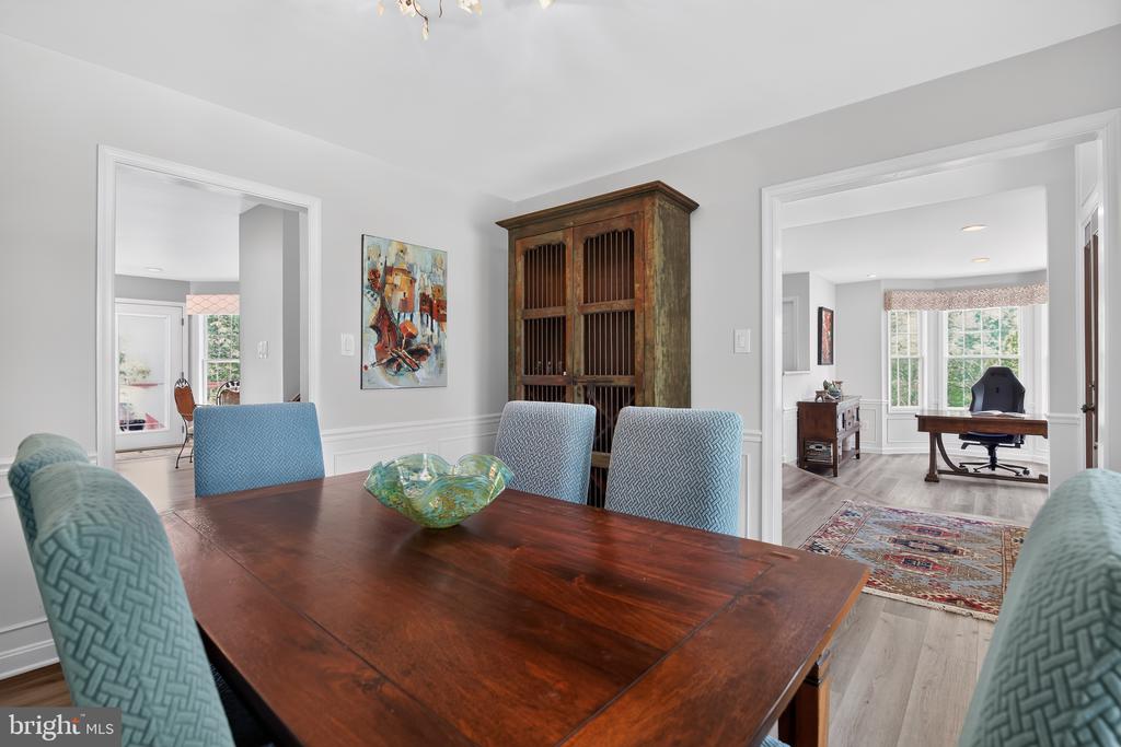 6404 COTSWOLD WAY