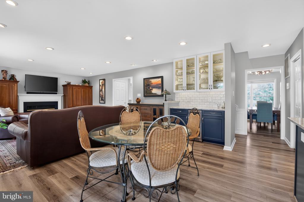6404 COTSWOLD WAY
