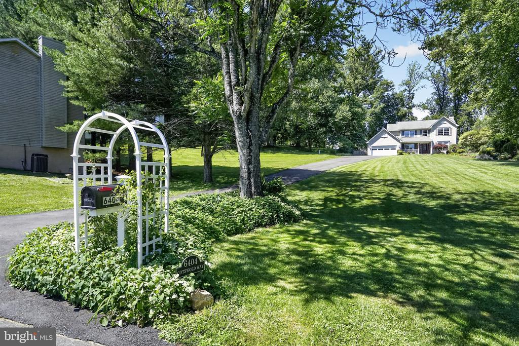 6404 COTSWOLD WAY