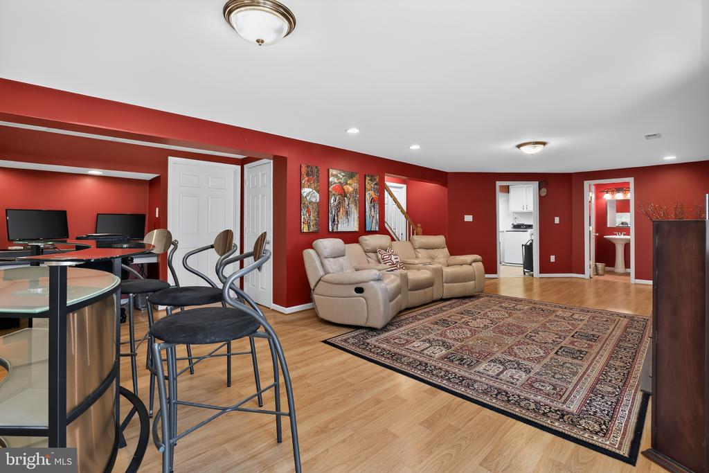 6404 COTSWOLD WAY