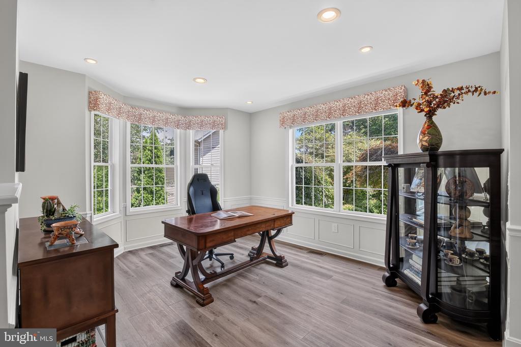 6404 COTSWOLD WAY