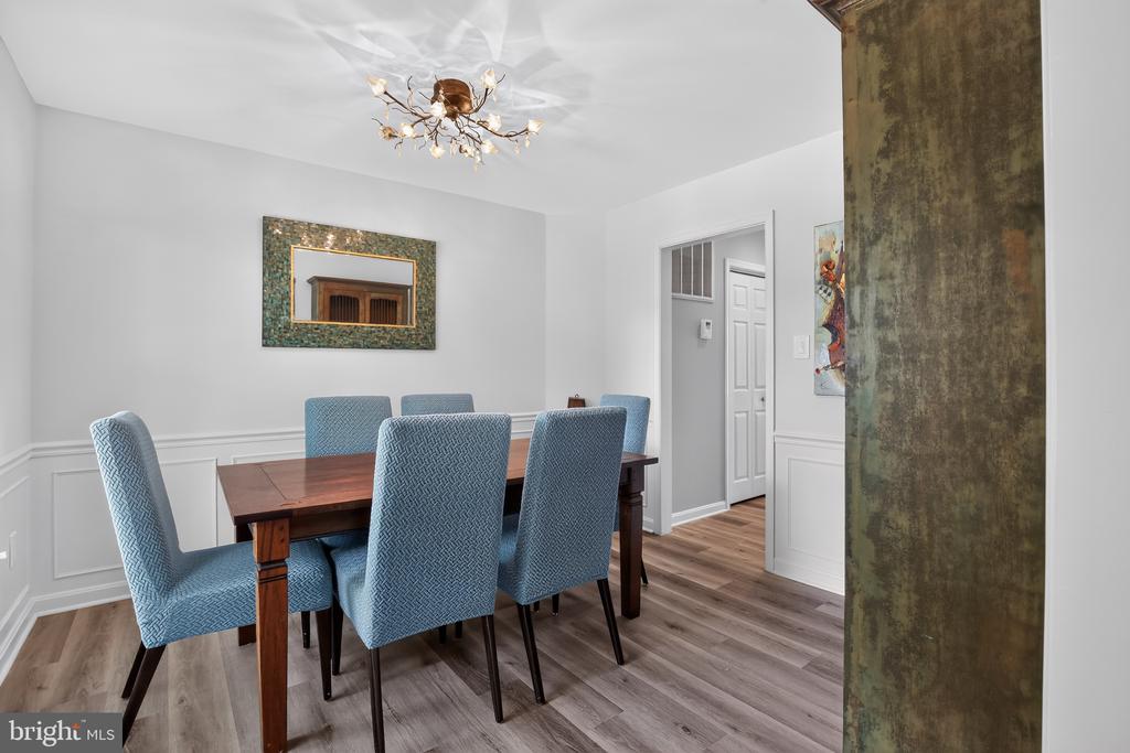 6404 COTSWOLD WAY