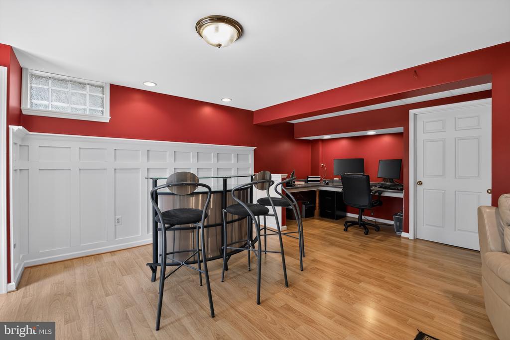 6404 COTSWOLD WAY