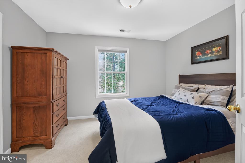 6404 COTSWOLD WAY