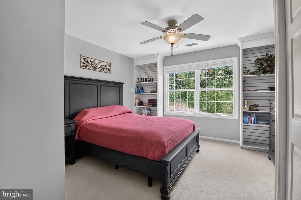 6404 COTSWOLD WAY