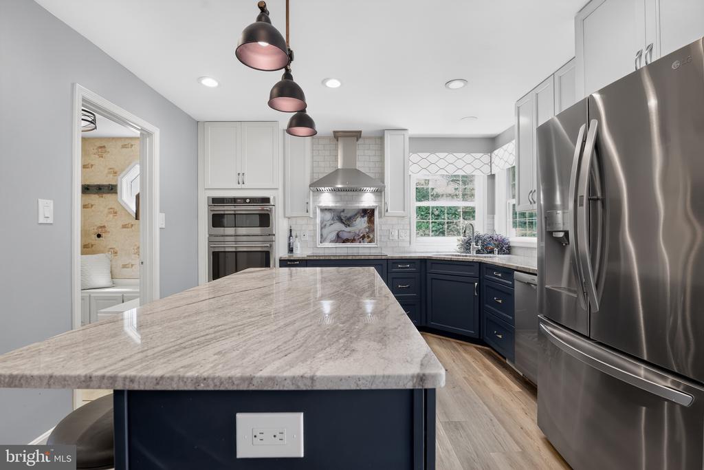 6404 COTSWOLD WAY