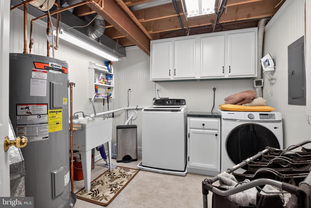 6404 COTSWOLD WAY