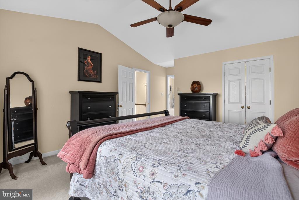 6404 COTSWOLD WAY