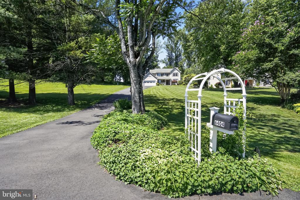 6404 COTSWOLD WAY
