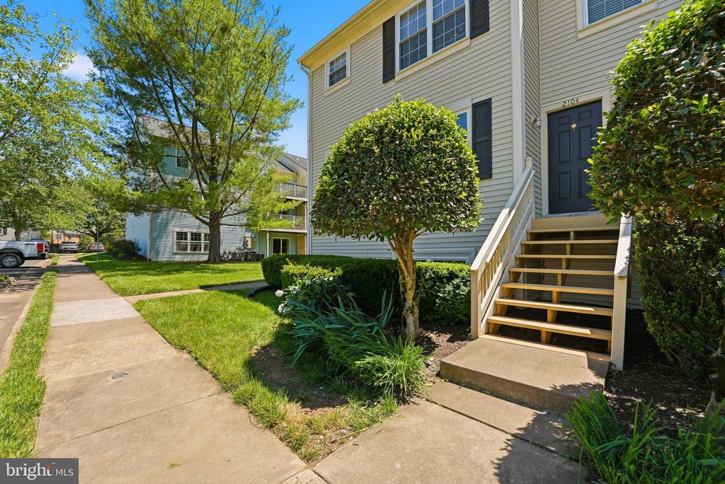 210 FERNWOOD PLACE