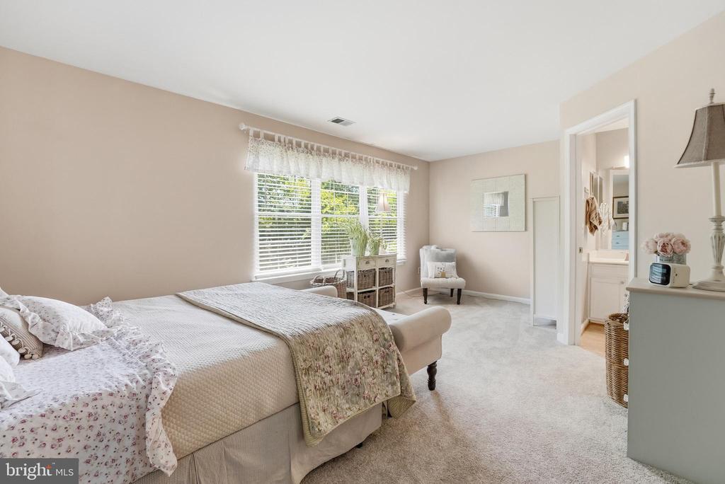 210 FERNWOOD PLACE