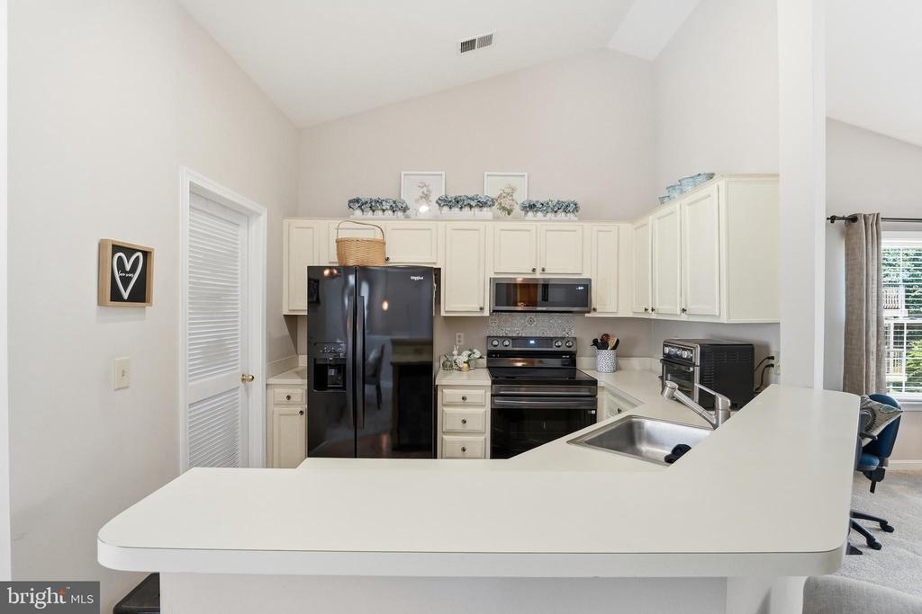 210 FERNWOOD PLACE