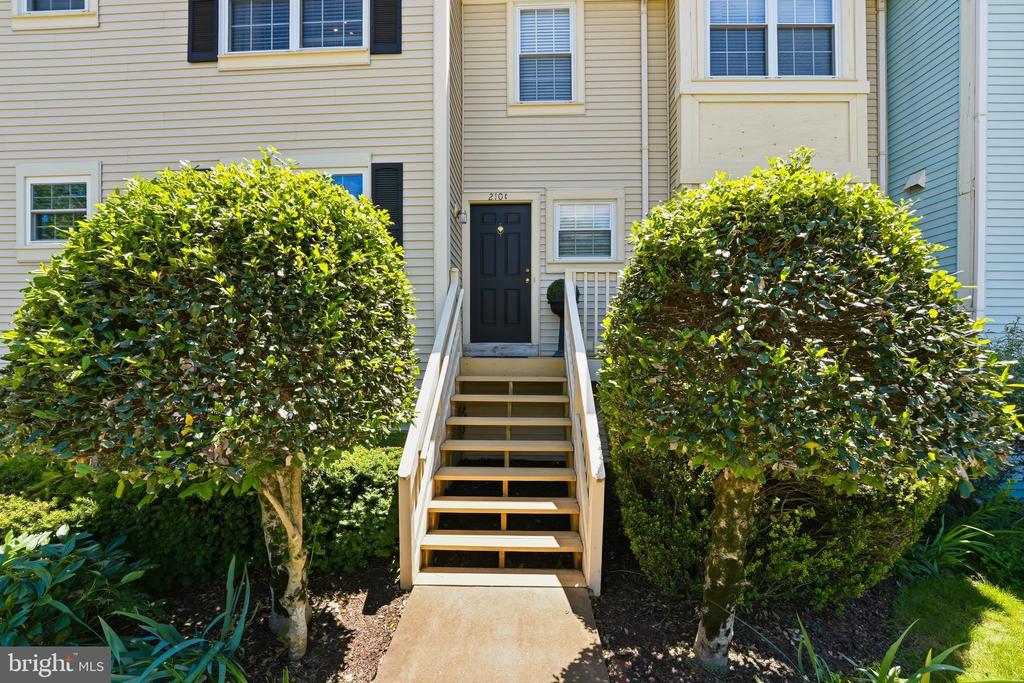 210 FERNWOOD PLACE