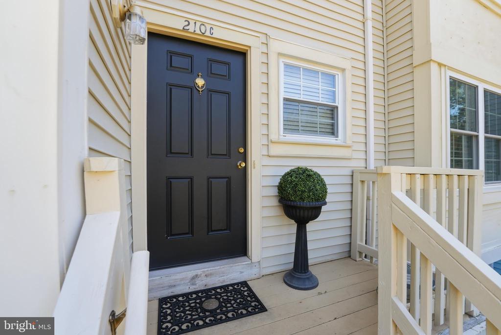 210 FERNWOOD PLACE