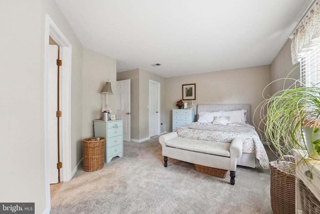 210 FERNWOOD PLACE