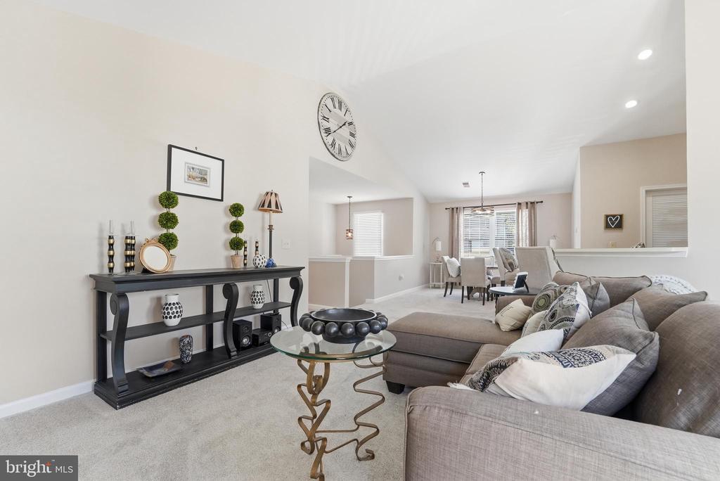 210 FERNWOOD PLACE