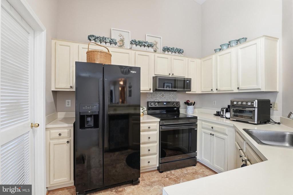 210 FERNWOOD PLACE