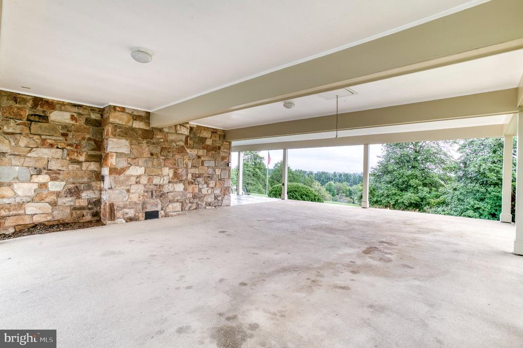 8215 LEES ROAD