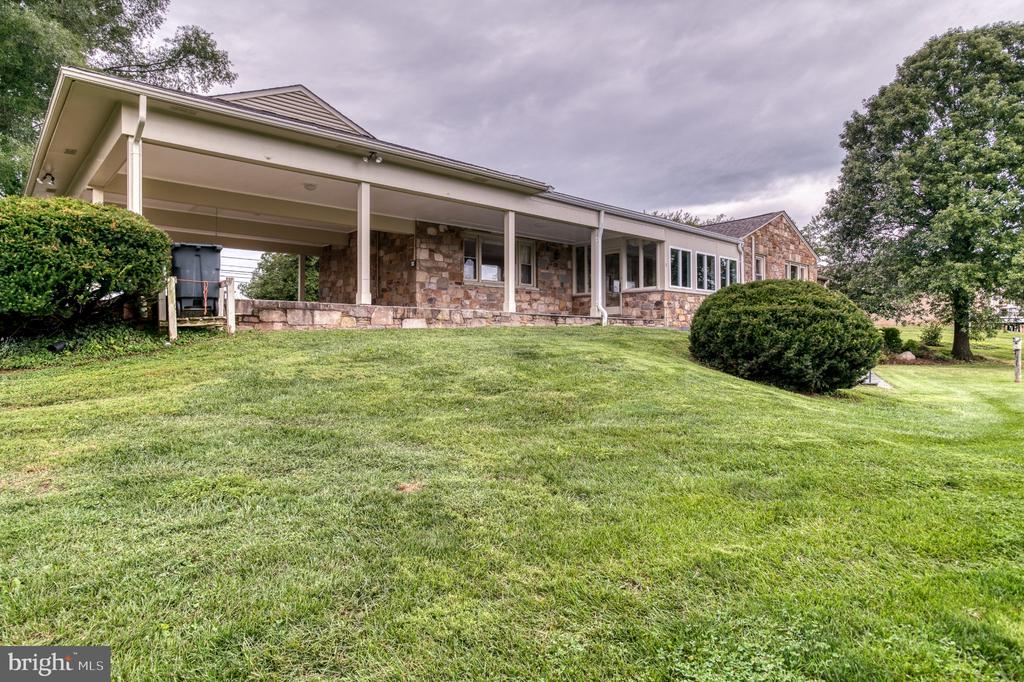 8215 LEES ROAD