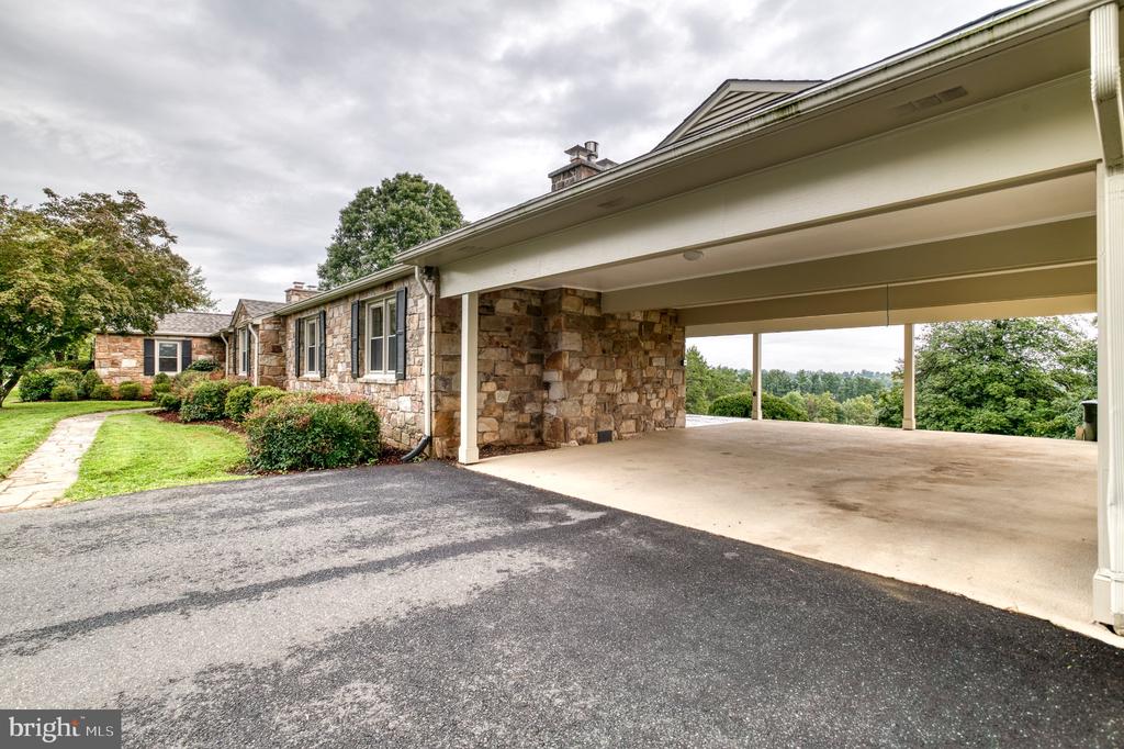 8215 LEES ROAD