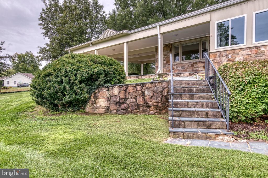 8215 LEES ROAD