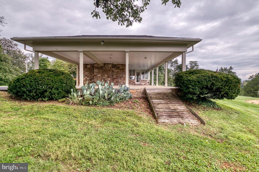 8215 LEES ROAD