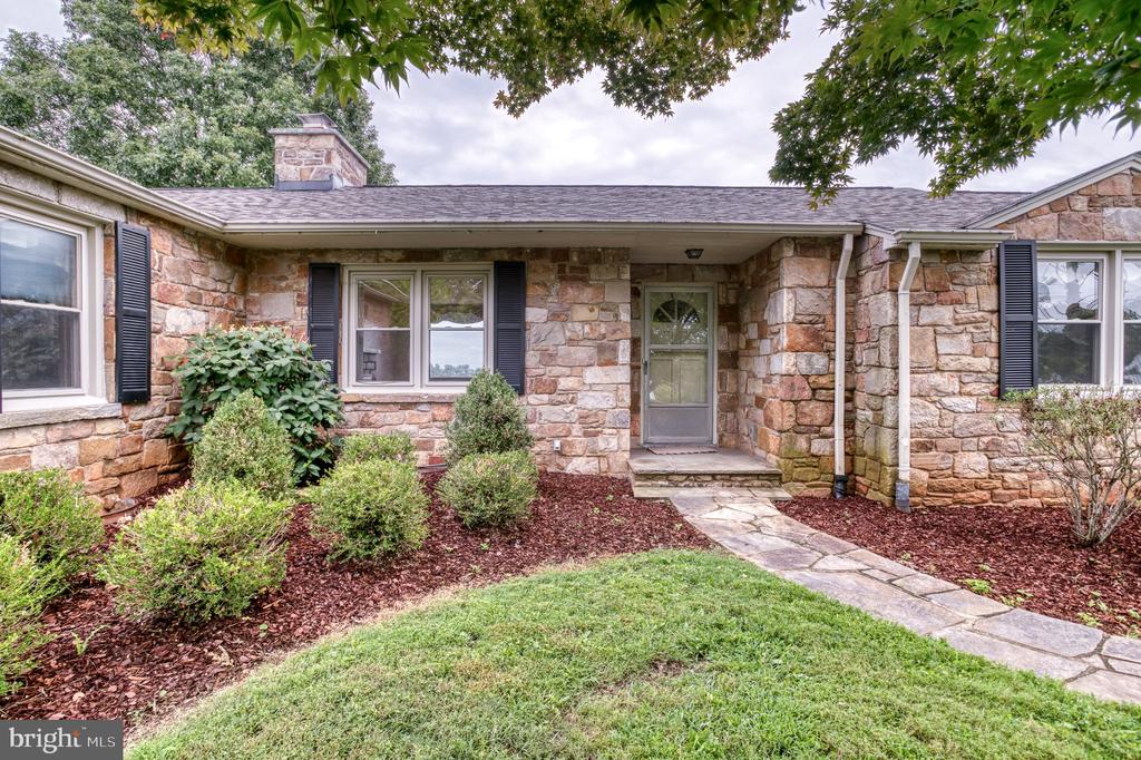 8215 LEES ROAD