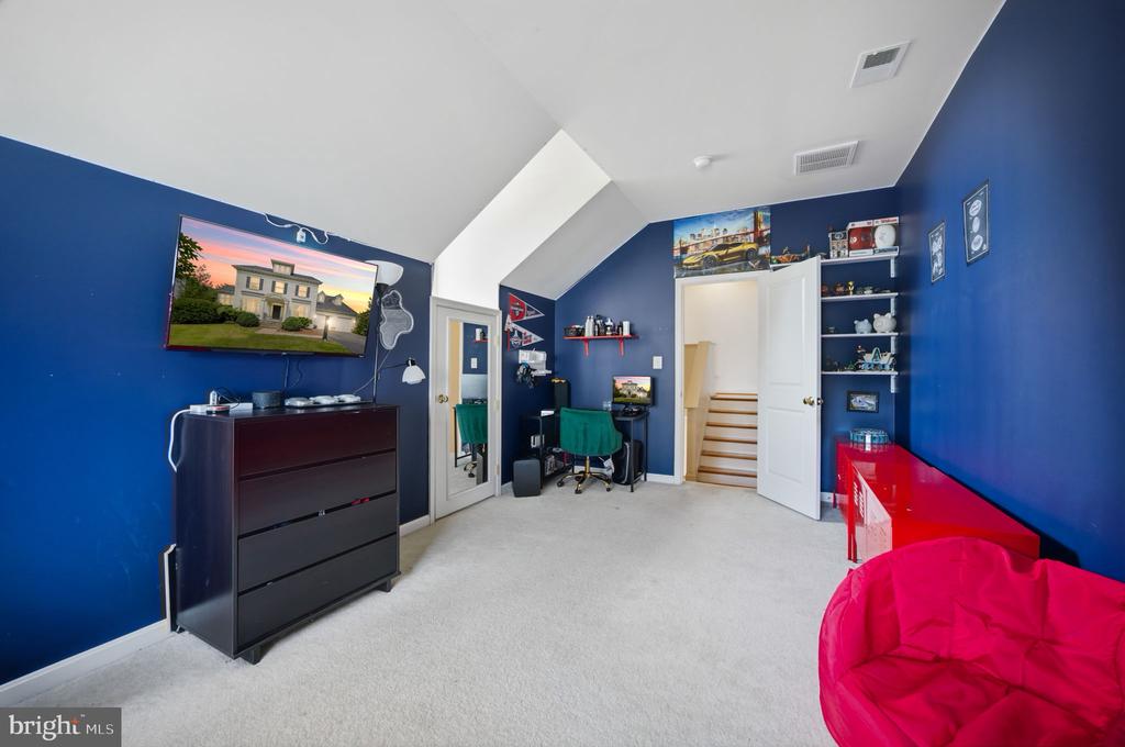 6722 ECKERT COURT