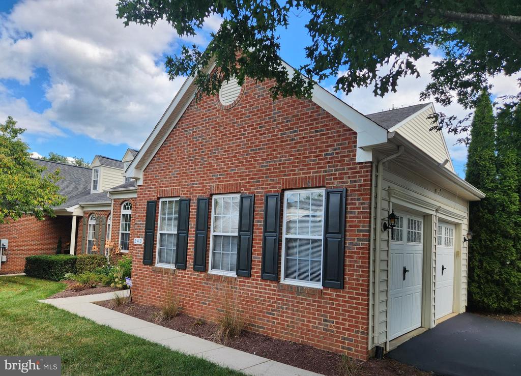 249 SAPPHIRE COURT