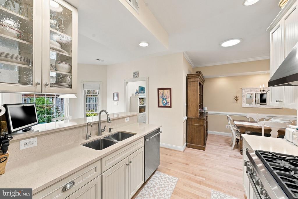 256 CARRIAGE CHASE CIRCLE