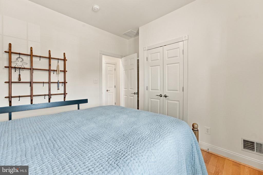 256 CARRIAGE CHASE CIRCLE