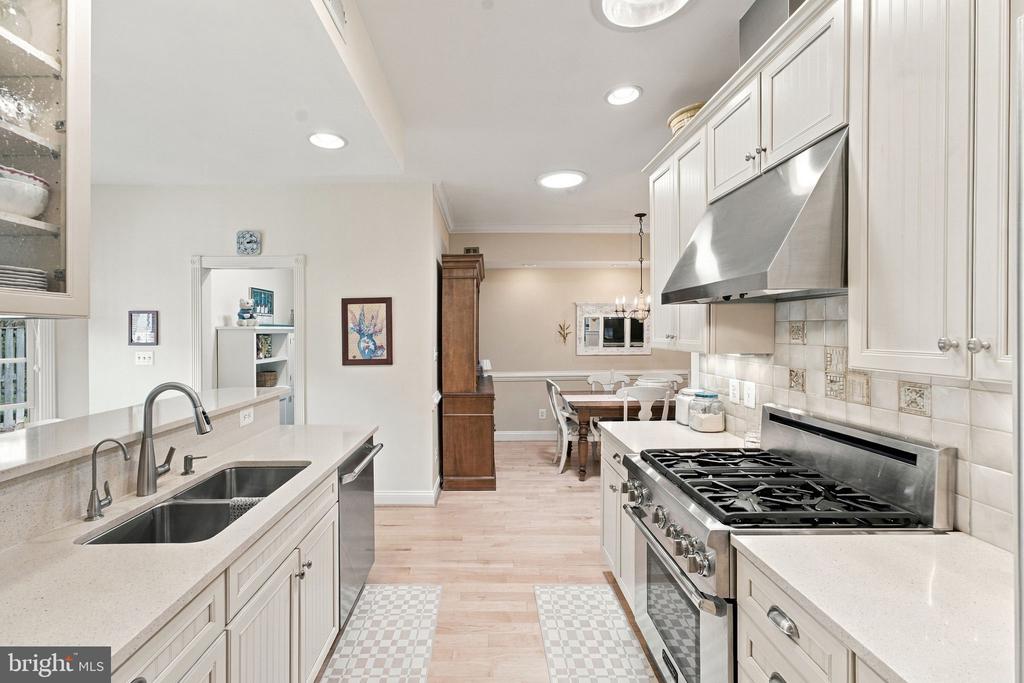 256 CARRIAGE CHASE CIRCLE