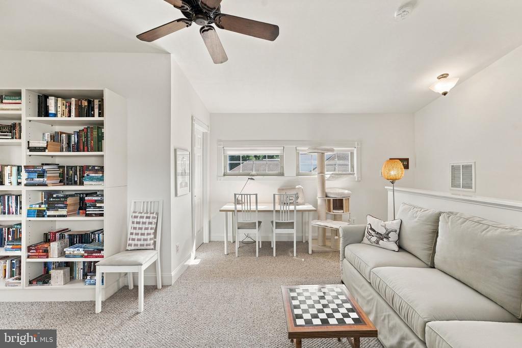 256 CARRIAGE CHASE CIRCLE