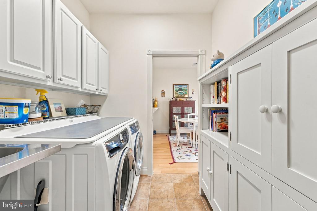 256 CARRIAGE CHASE CIRCLE