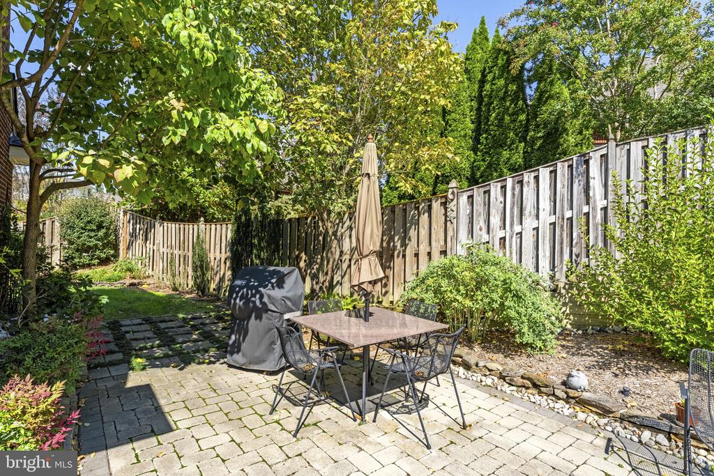 256 CARRIAGE CHASE CIRCLE