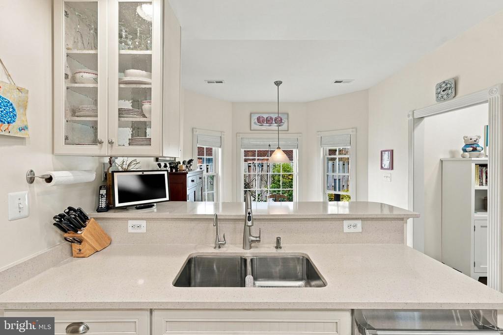 256 CARRIAGE CHASE CIRCLE