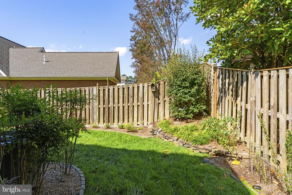 256 CARRIAGE CHASE CIRCLE