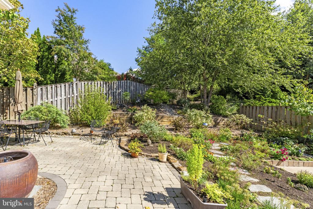 256 CARRIAGE CHASE CIRCLE