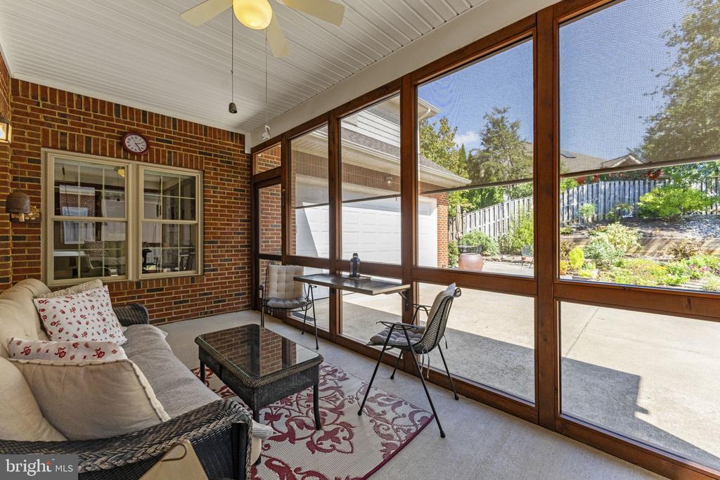 256 CARRIAGE CHASE CIRCLE